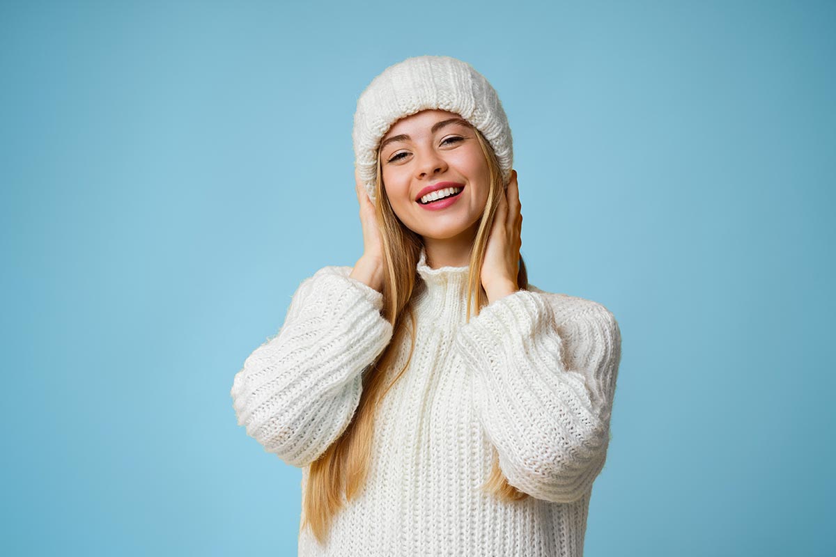 Come acconciare i capelli quando si indossa un cappello
