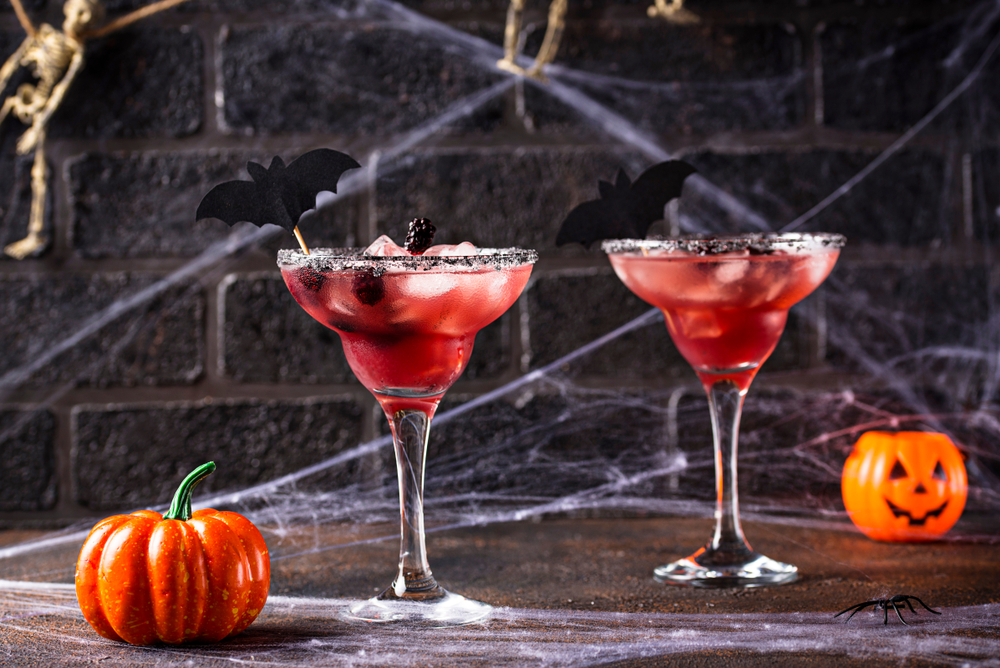Aperitivo di Halloween tra amiche: idee tra drink e stuzzichini scary-chic