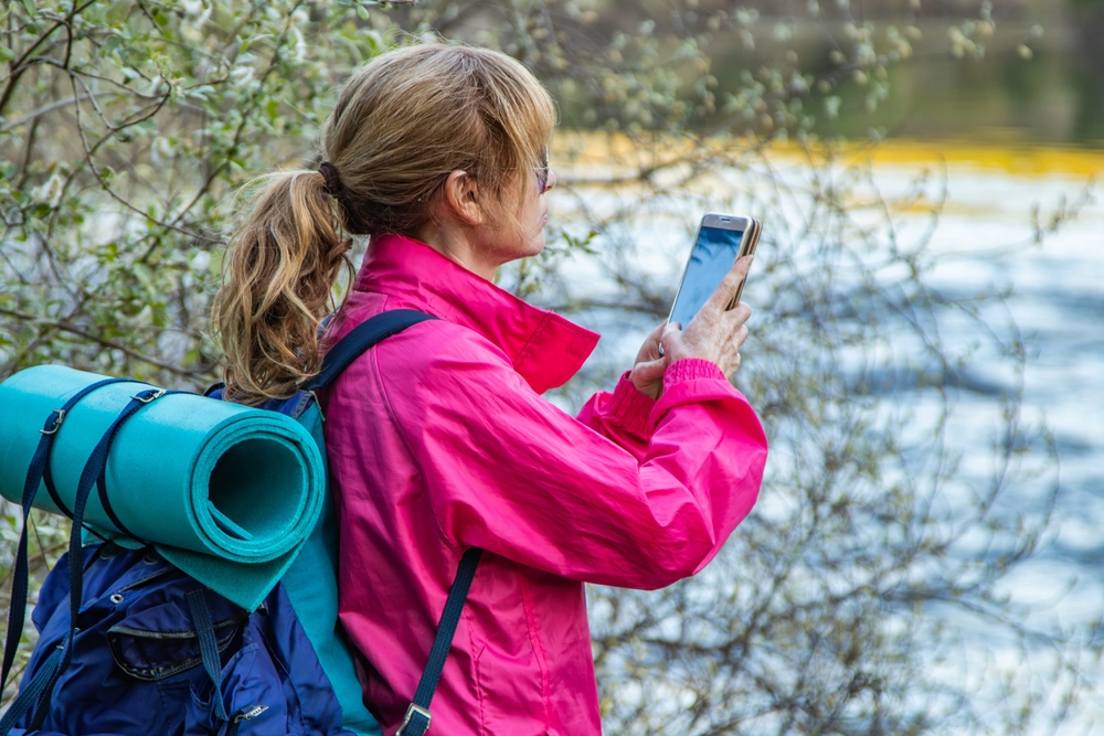 Escursioni in natura: le app che ti aiutano e fanno scoprire i segreti del bosco