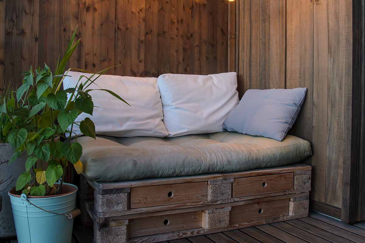 Come arredare il balcone con il fai da te
