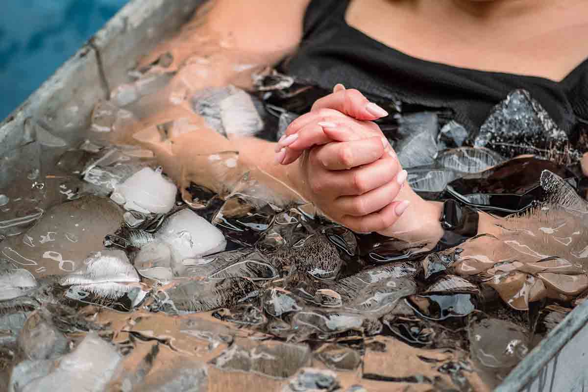 I bagni di ghiaccio fanno bene o fanno male in estate?