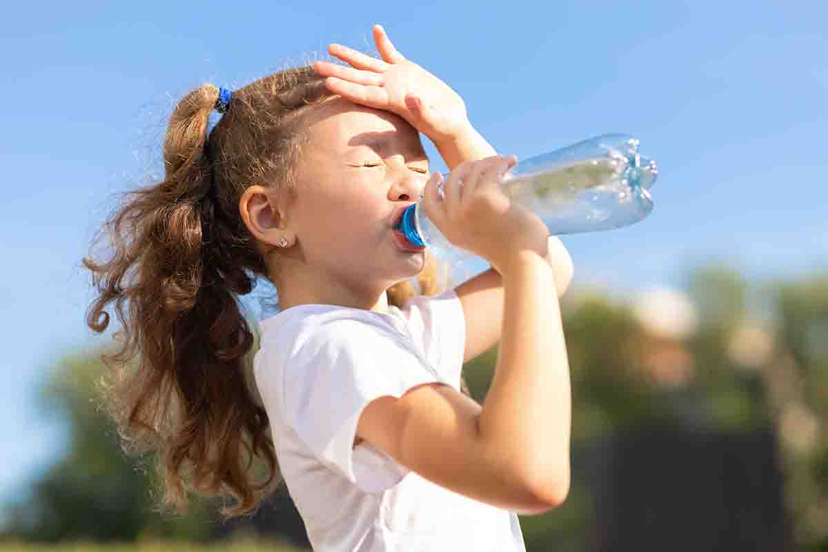 Come proteggere i bambini dal caldo estivo