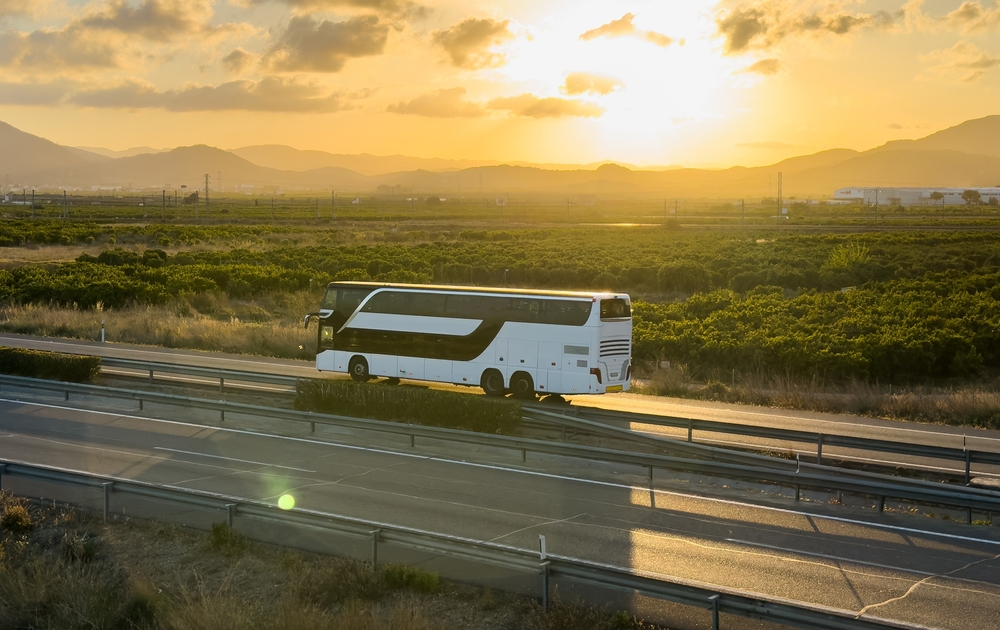 Viaggi in bus a lunga percorrenza: 10 pro e contro