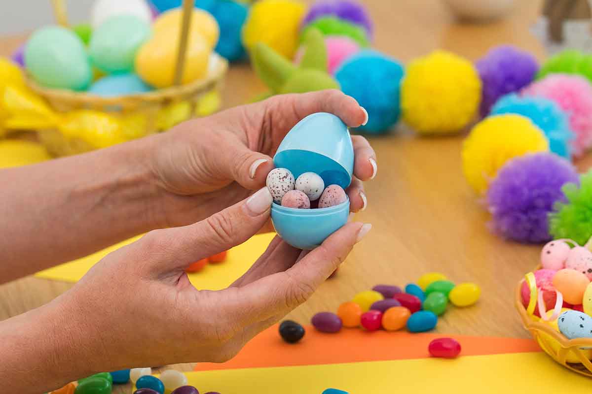 Come organizzare una caccia alle uova di Pasqua e coinvolgere il vicinato