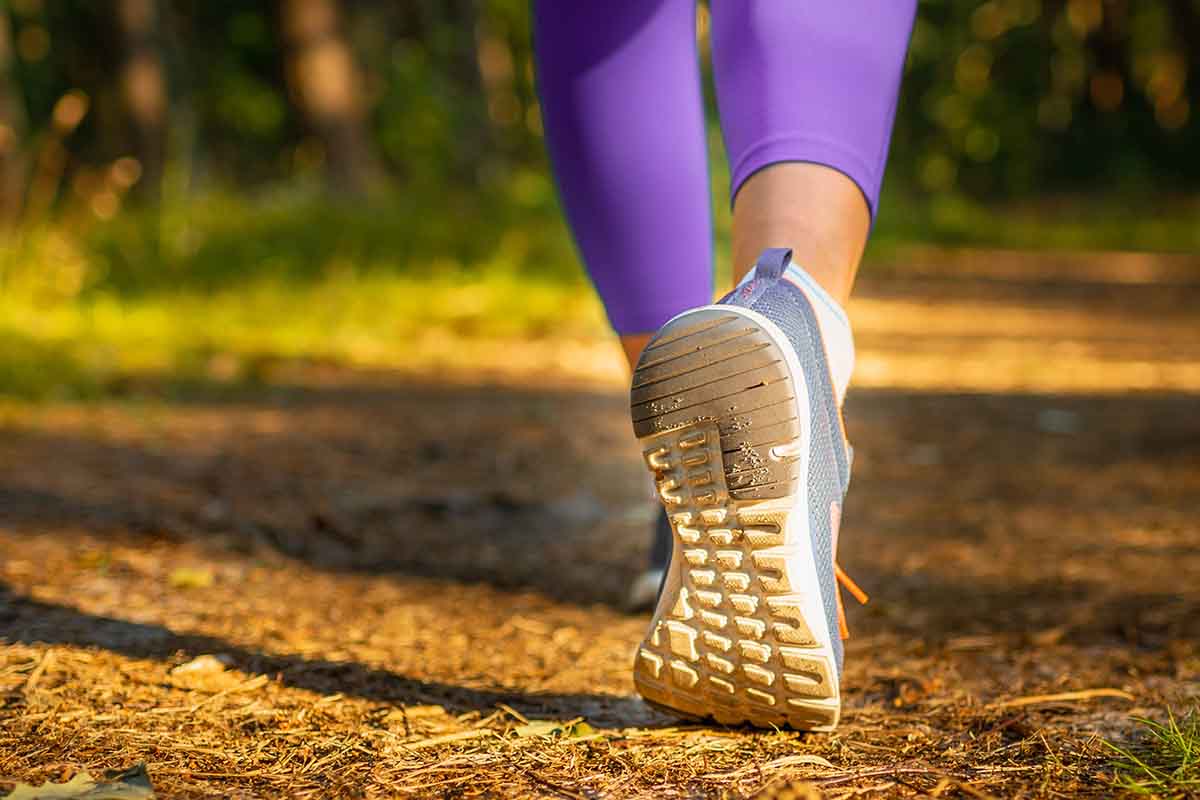 Le camminate serali d'estate sono il nostro allenamento preferito: 8 motivi