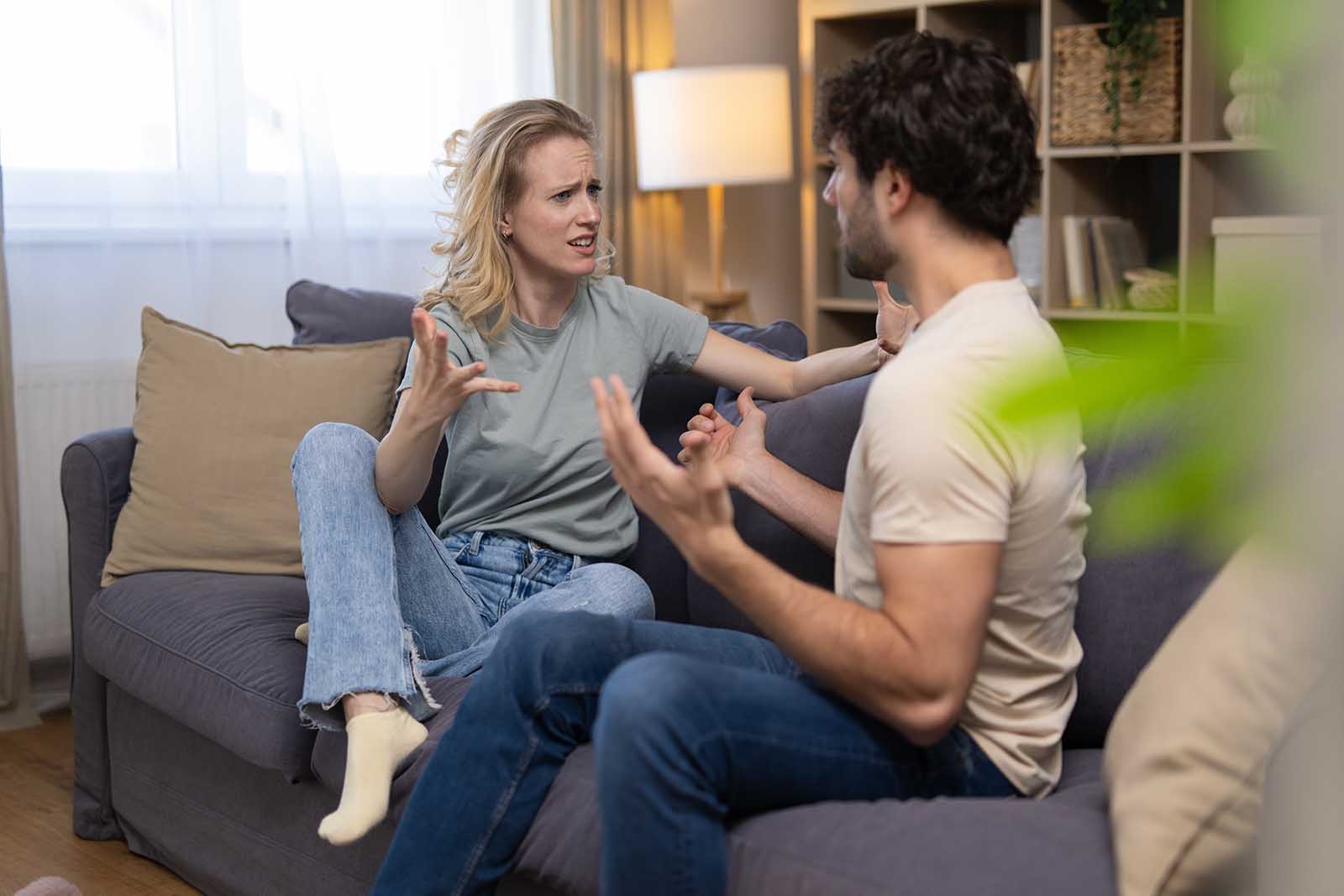 Perché il partner non vede quello che facciamo: il carico mentale spiegato con esempi quotidiani