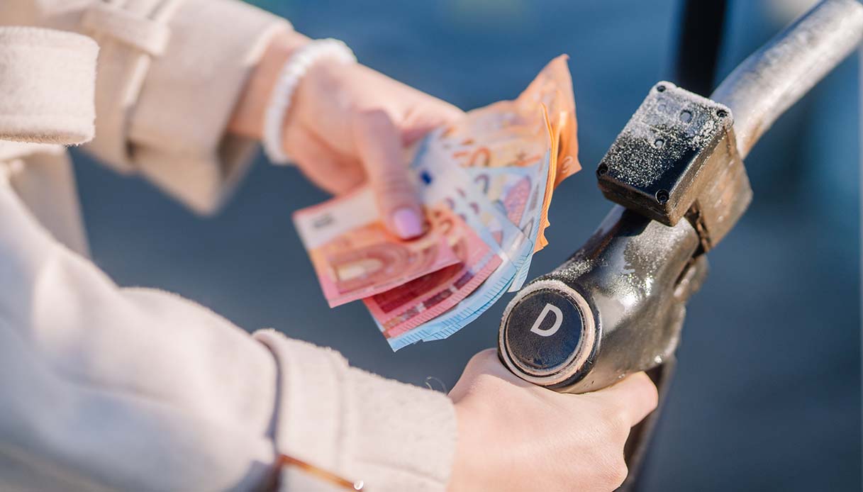 Caro carburante e viaggi: come organizzarsi per cercare di risparmiare