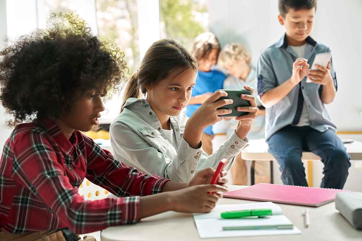 Cellulari vietati a scuola: i Paesi favorevoli