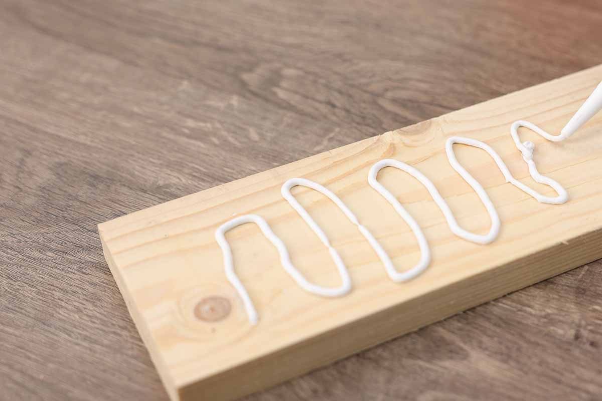 Quali sono le caratteristiche e gli usi della colla vinilica