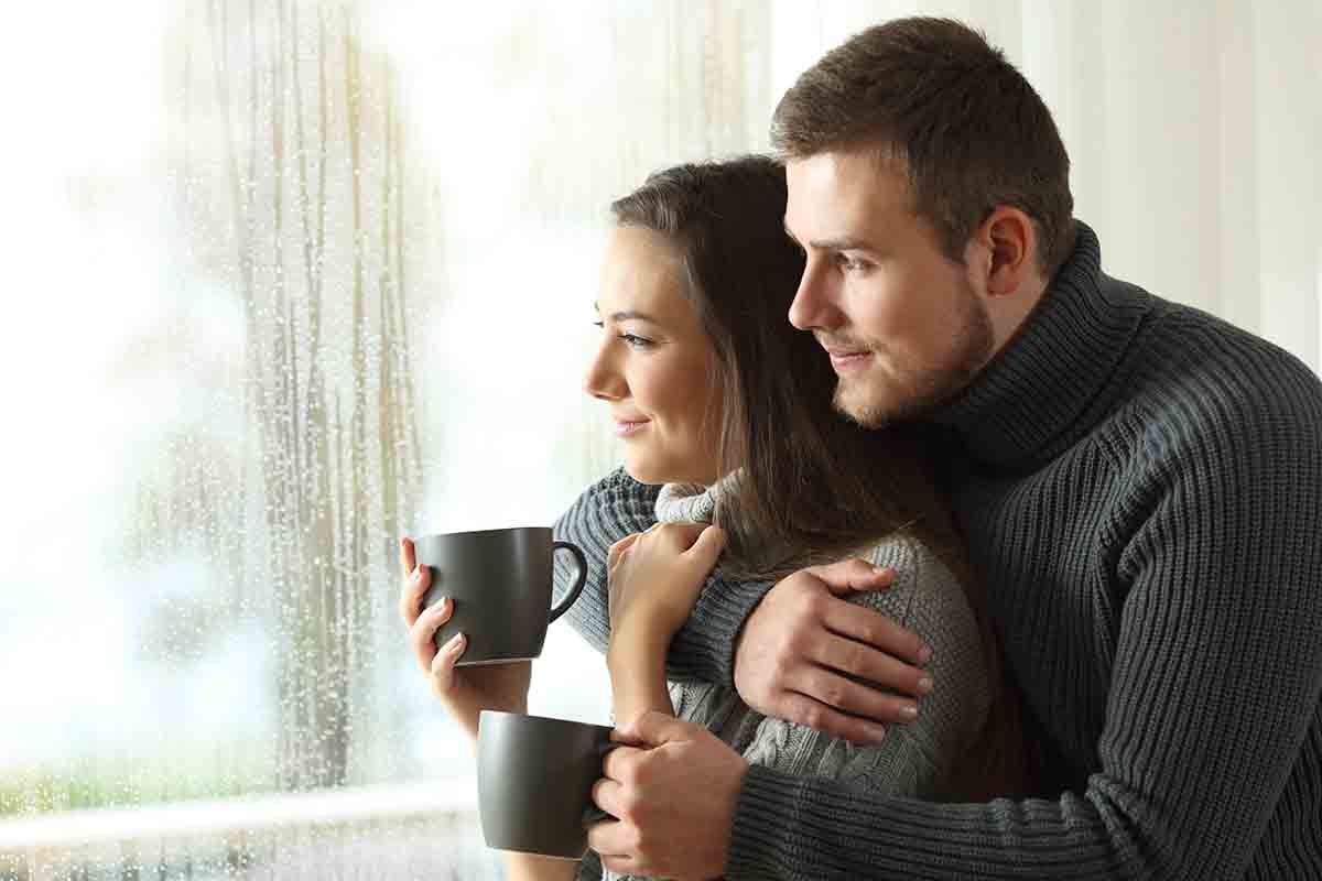 Cosa fare in coppia a casa quando fuori piove
