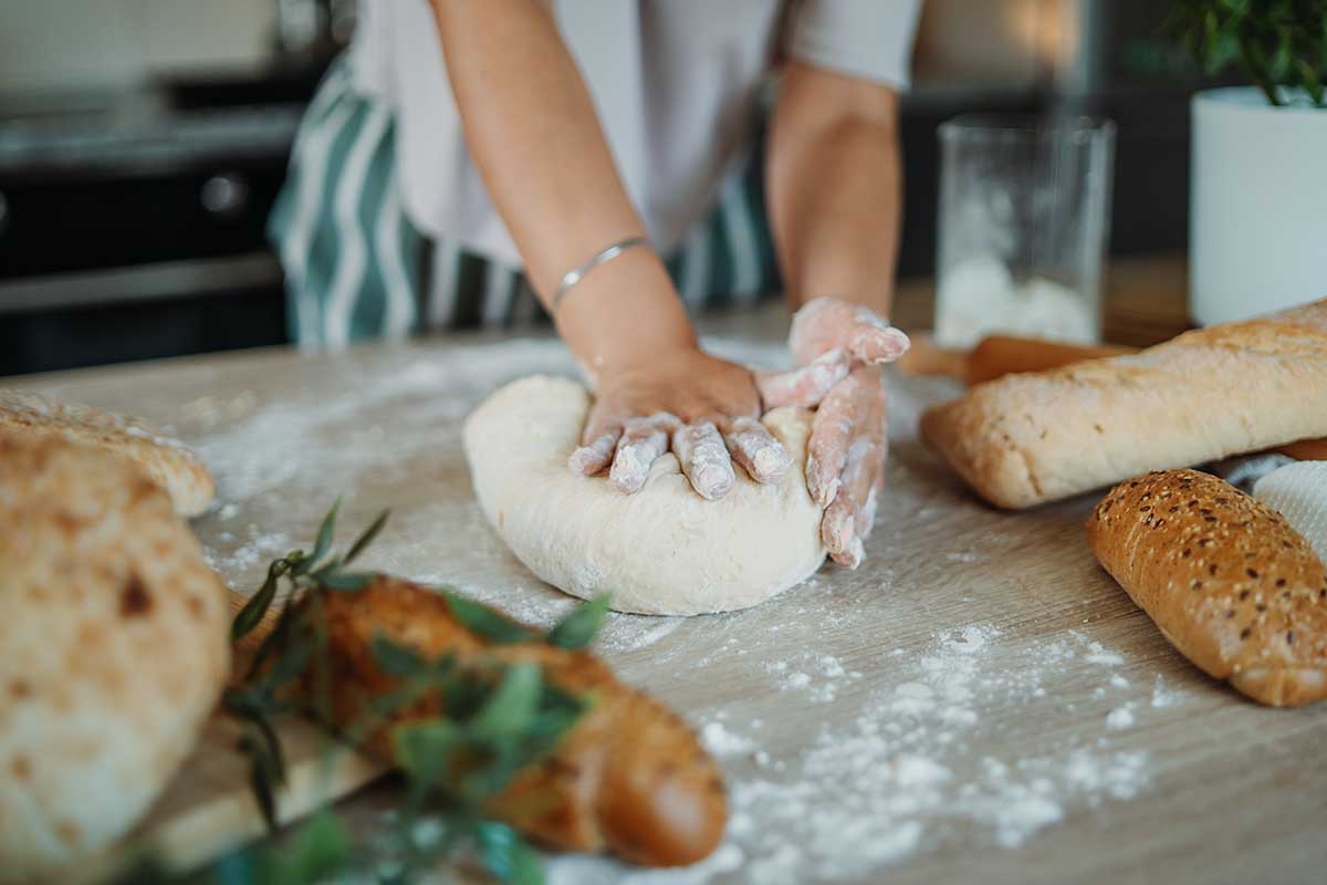 Perché stiamo tornando a preparare pane, dolci e conserve