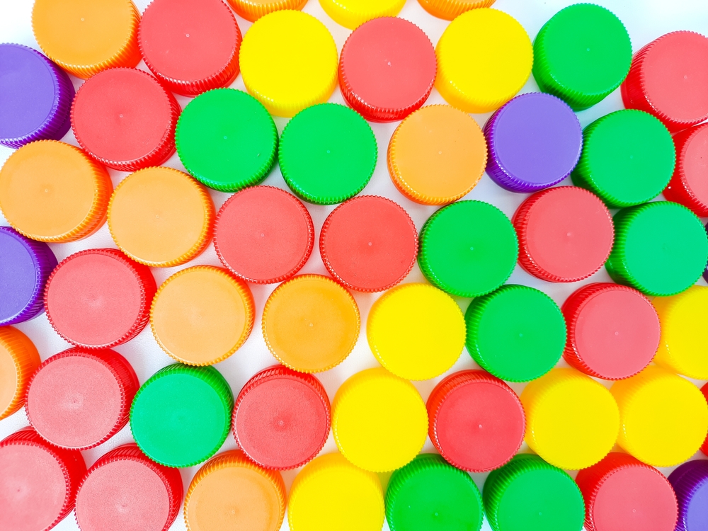 Come decorare il soffitto con i tappi di plastica