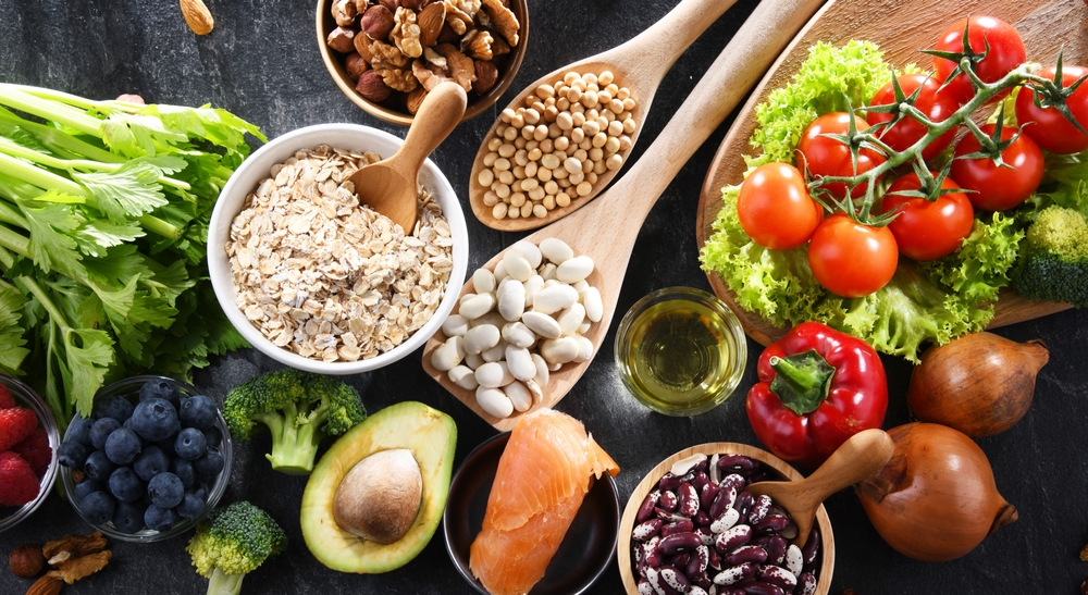 A tavola contro il colesterolo: i cibi che non possono mancare nella tua dieta