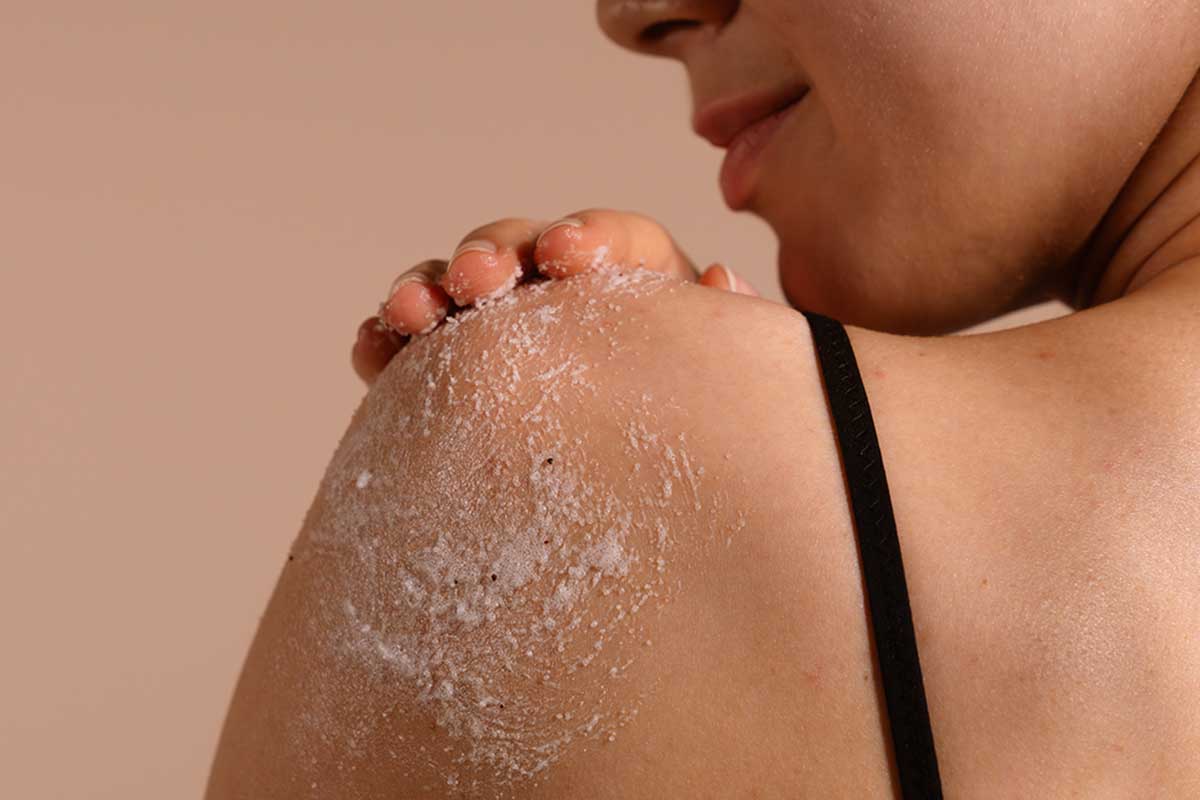 Esfoliazione perfetta: come preparare la pelle all'autunno