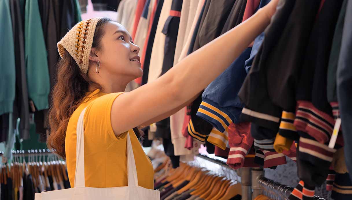 Fast fashion o qualità? Perché sempre più persone stanno cambiando modo di comprare