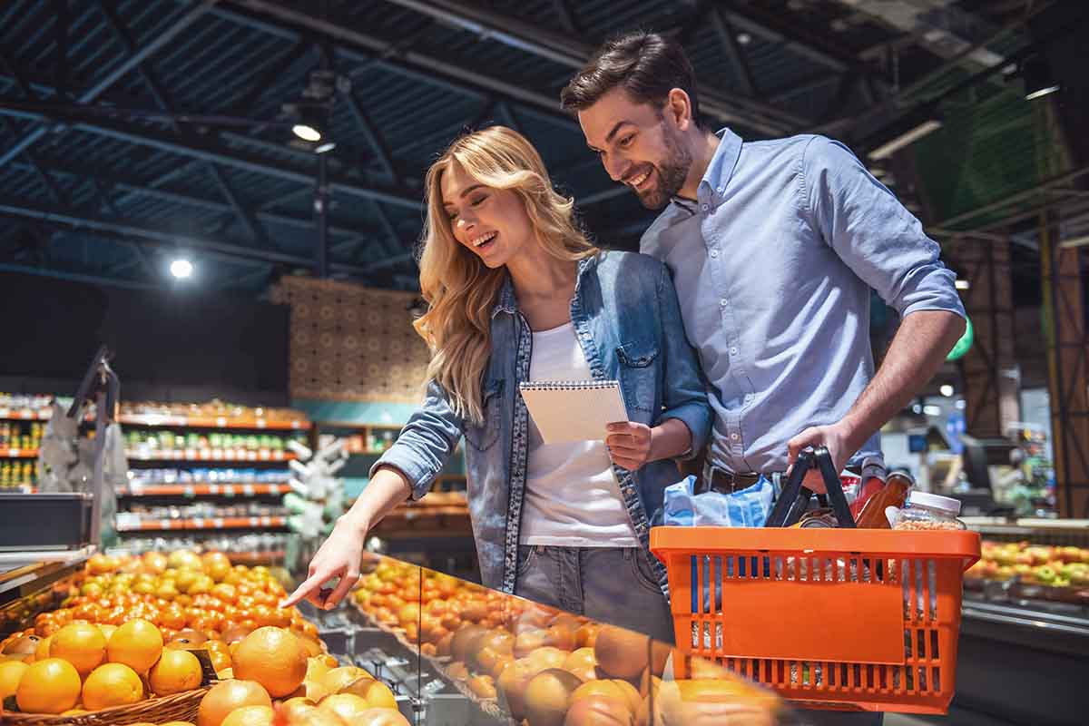 Perché fare la spesa insieme può diventare un appuntamento di coppia