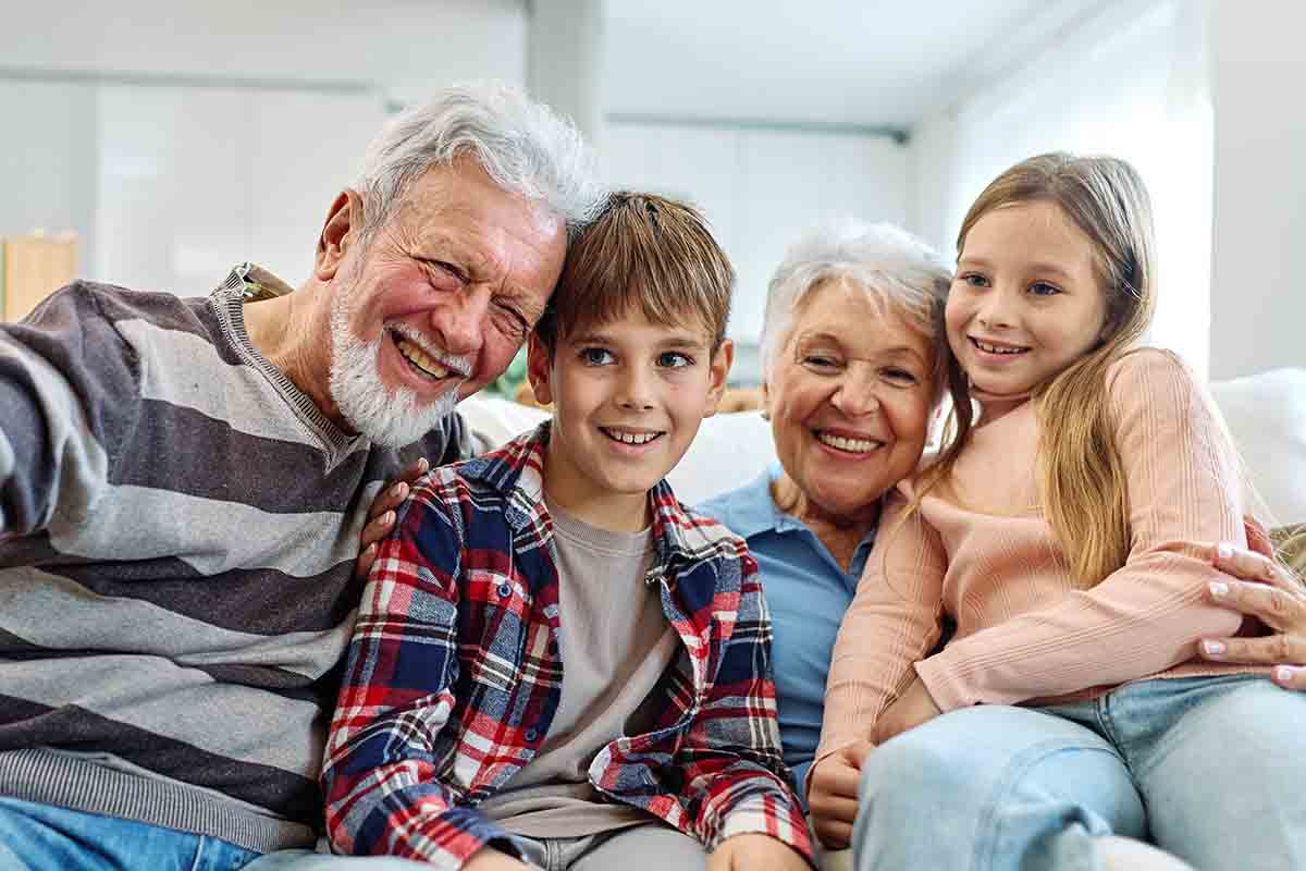 Festa dei Nonni: 10 regali che fanno davvero emozionare