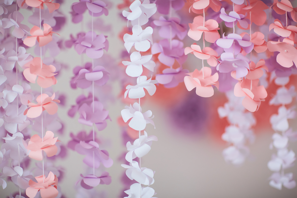 Festa della mamma: ghirlanda di fiori con la carta fai da te