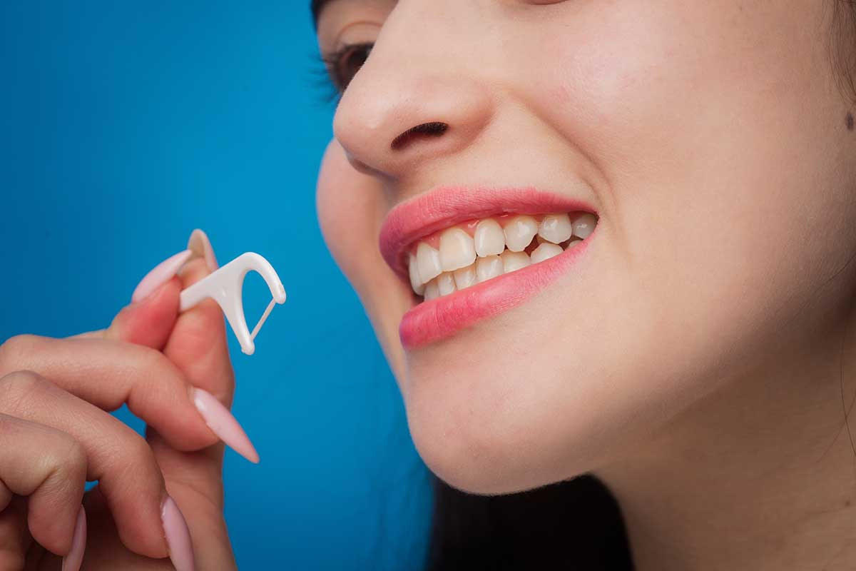 8 benefici del filo interdentale