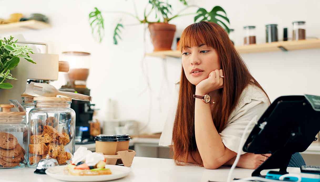 Cos'è il food noise, il pensiero fisso del cibo che ci dà il tormento