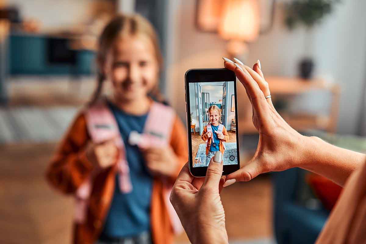 Foto dei bambini sui social: cosa dice il nuovo galateo digitale