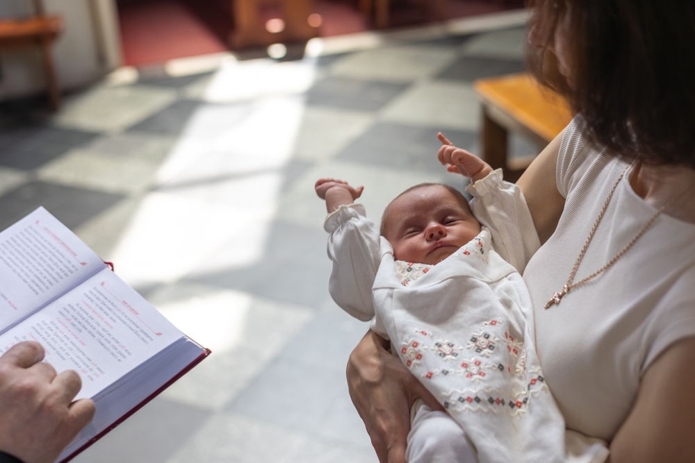 Frasi Battesimo bimba: la nostra selezione per i tuoi auguri speciali