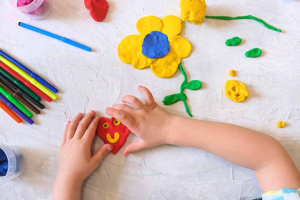 Giochi creativi per bambini: idee estive indoor