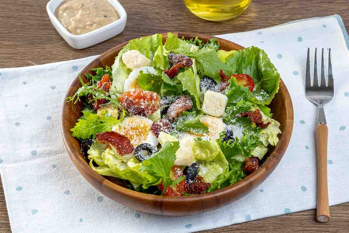 Le insalate primaverili fresche e nutrienti che amiamo preparare