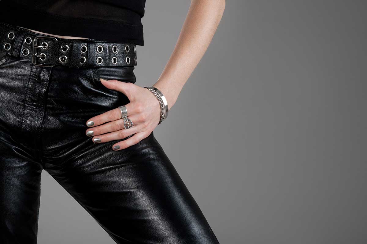 Come lavare i pantaloni di pelle senza rovinarli