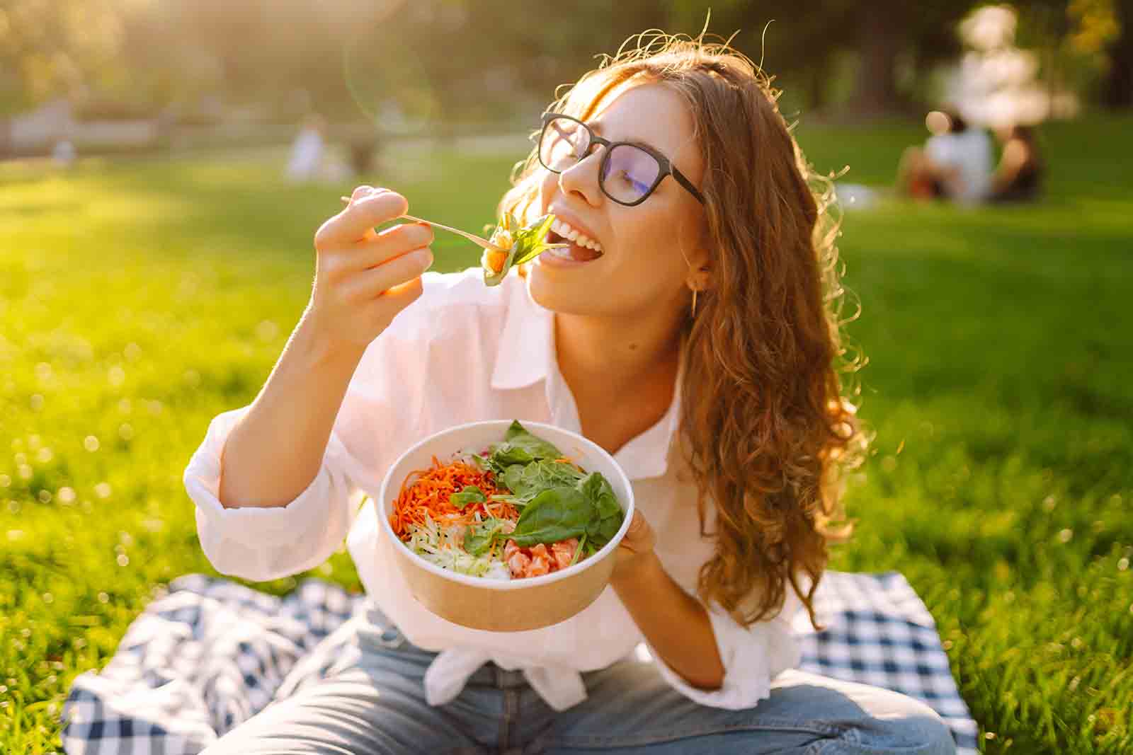 Come ricominciare a mangiare bene dopo gli aperitivi estivi