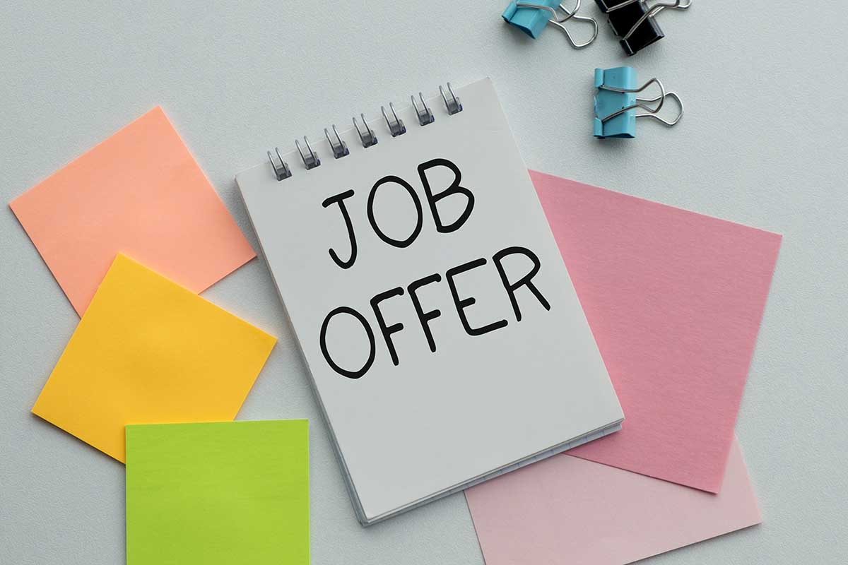 Perché sempre più persone preparano un piano B anche quando hanno già un lavoro