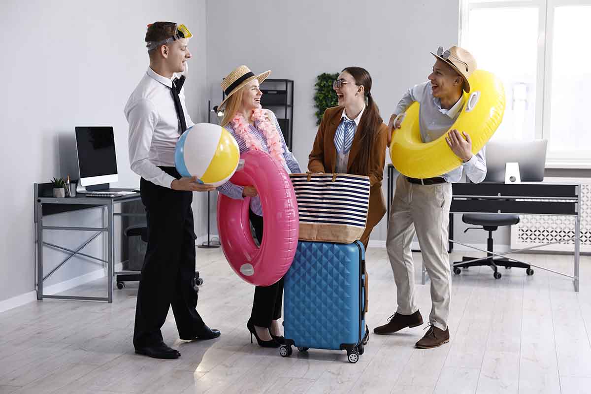 Organizzare le ferie al lavoro senza stress: come mettersi d'accordo con i colleghi