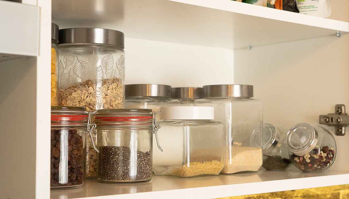 Come organizzare la dispensa con la primavera