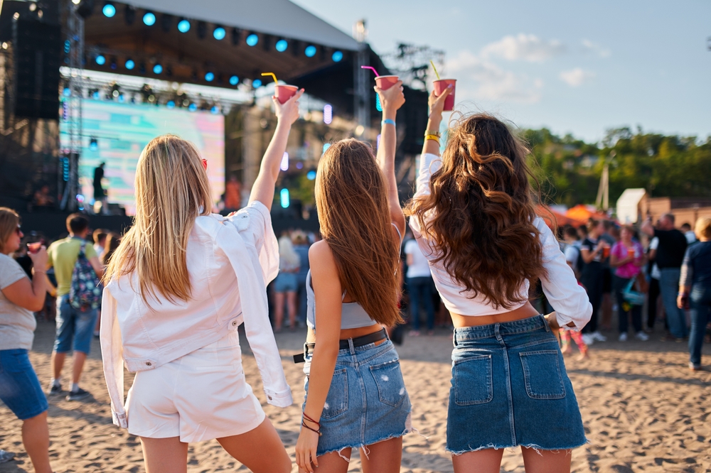 Cool ma comodo: outfit da festival che non ti fanno morire di caldo