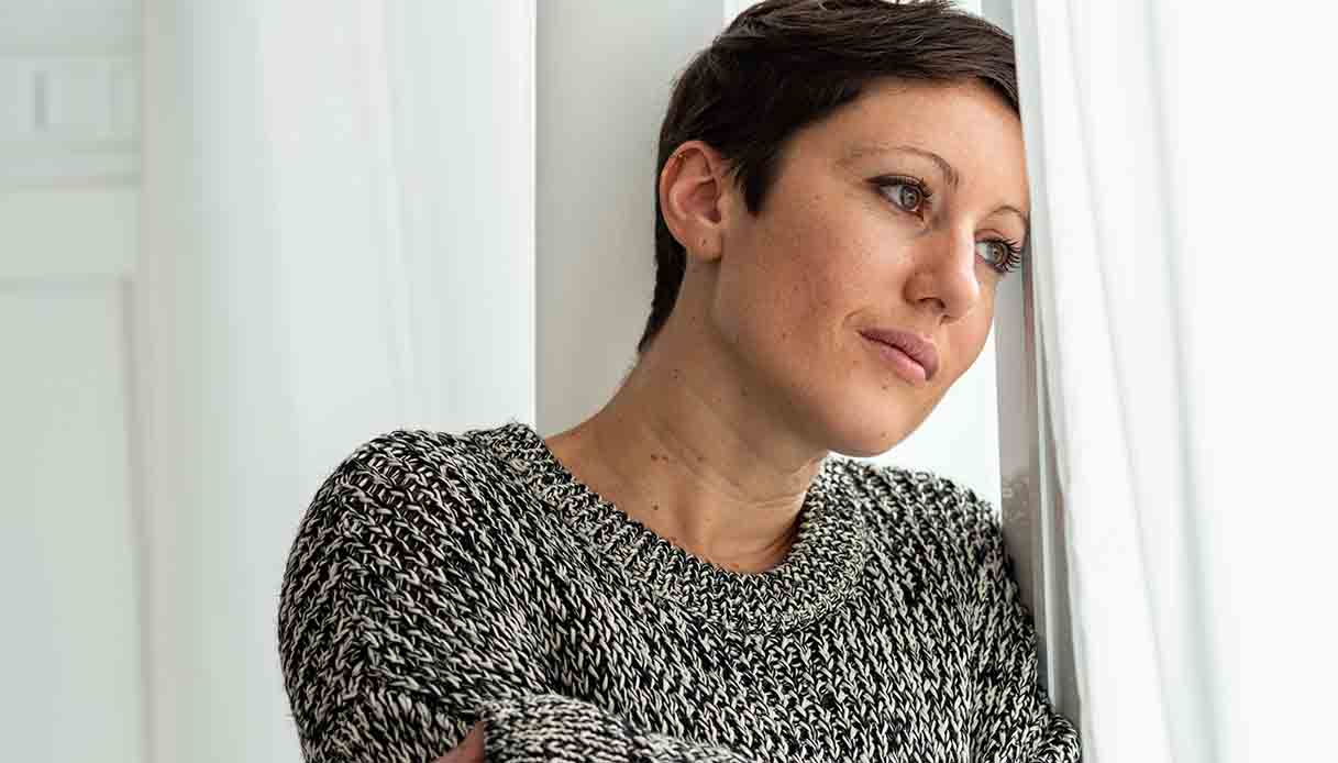 Cosa sono i pensieri intrusivi: possono diventare pericolosi?