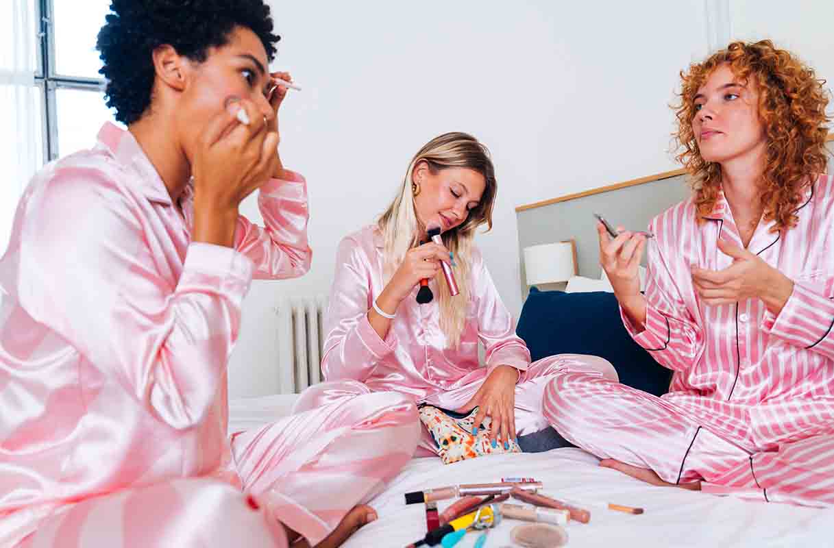 Indecisa su cosa indossare al pigiama party tra amiche? 10 idee favolose