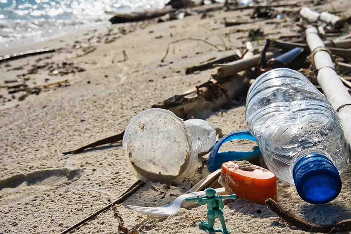Come ridurre la plastica al mare