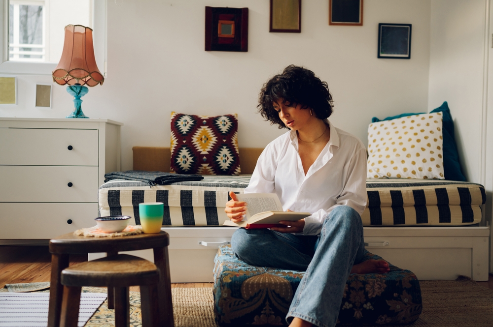 Pomeriggio cozy con libri, cioccolata calda e relax: la mini guida