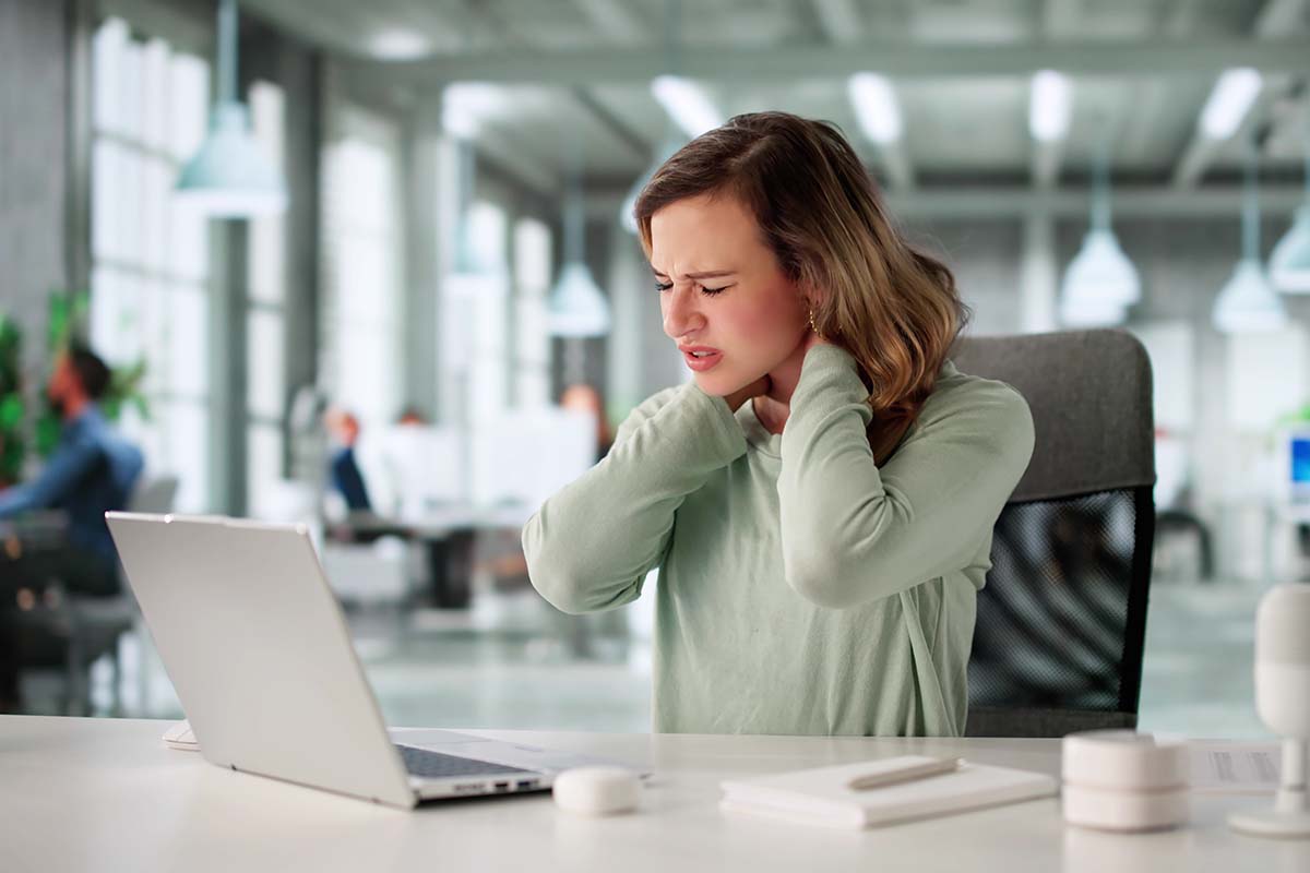 I principali errori di postura in ufficio e come rimediare