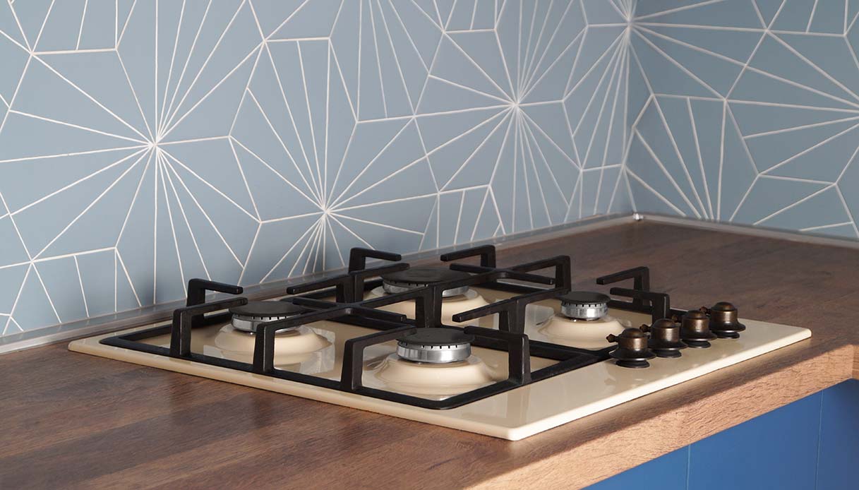 Abbiamo scoperto il modo per pulire il piano cottura senza fatica