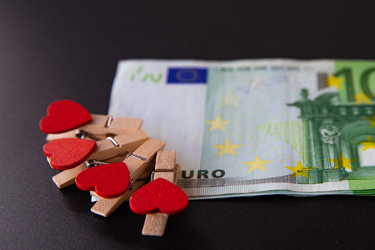 Regalare i soldi al matrimonio, sì o no? Il Galateo e il buon senso ci aiutano
