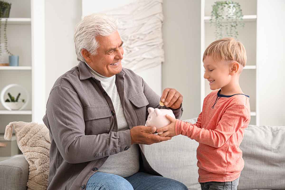 Quanto spendono i nonni per i nipoti: le stime