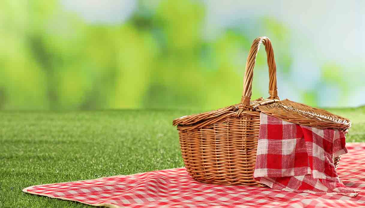 Come ridurre i rifiuti durante un picnic o una giornata al mare