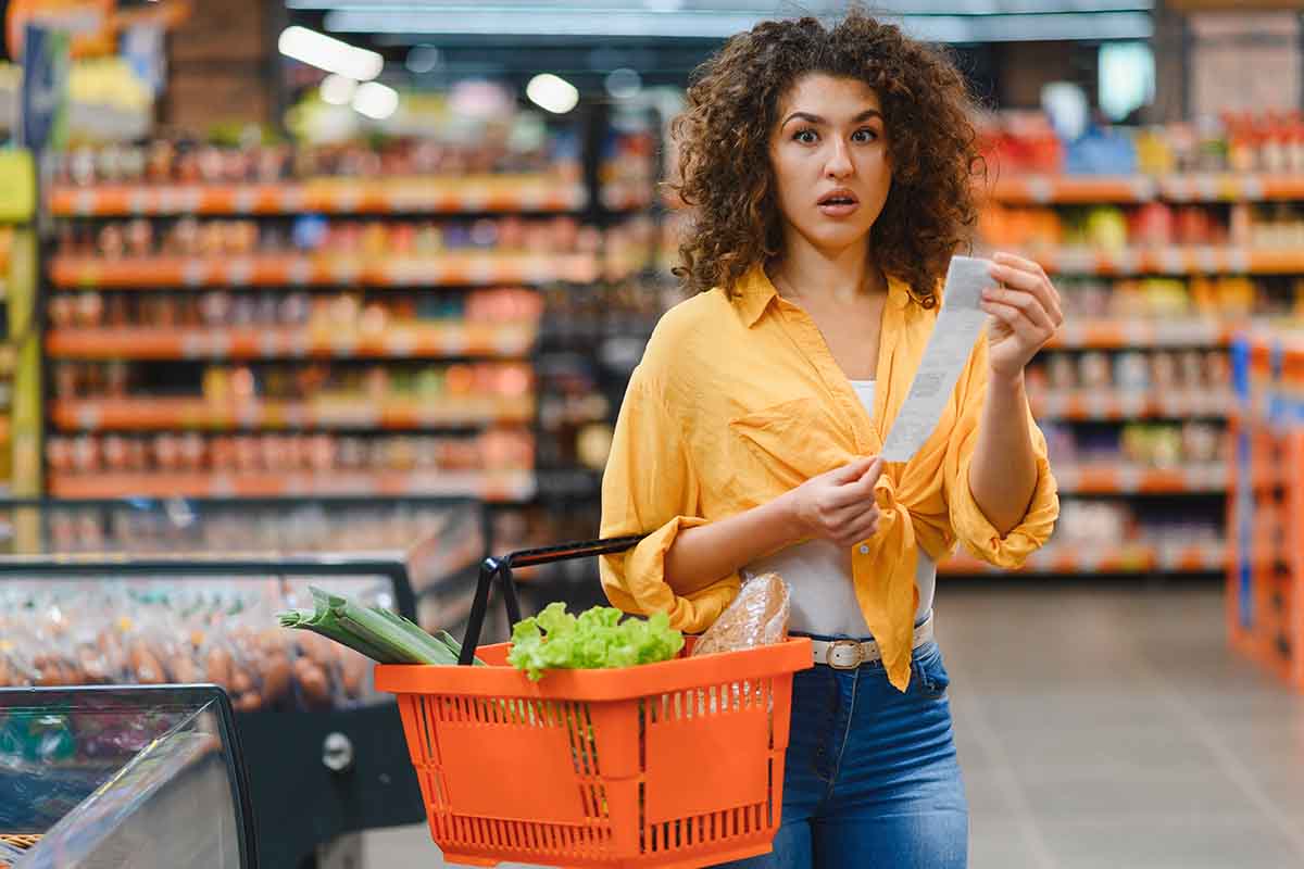 Risparmiare sulla spesa quotidiana: 10 abitudini che fanno davvero la differenza