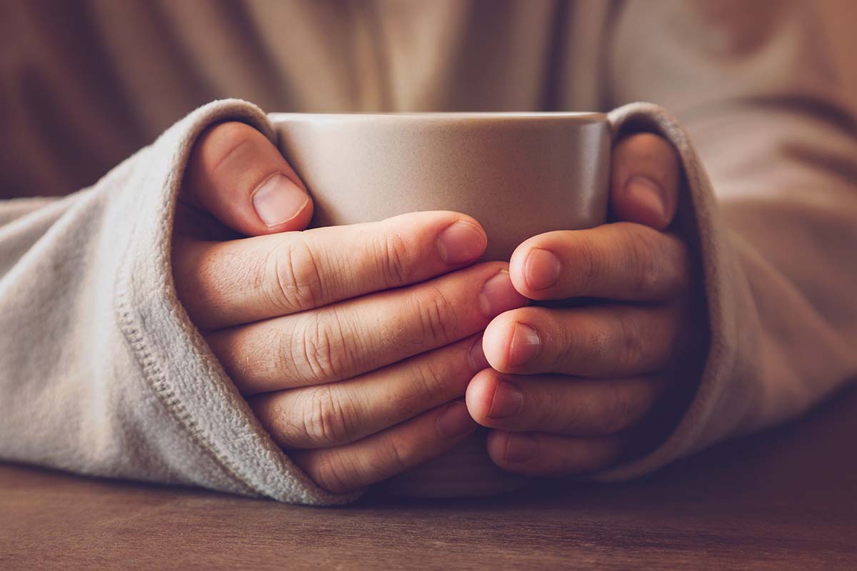 Come una buona routine serale può aiutare a dormire bene