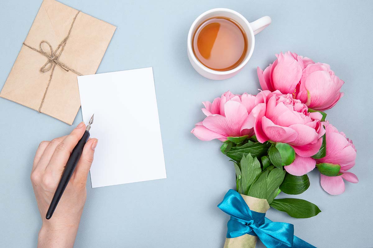 Come scrivere un biglietto di auguri che emozioni davvero