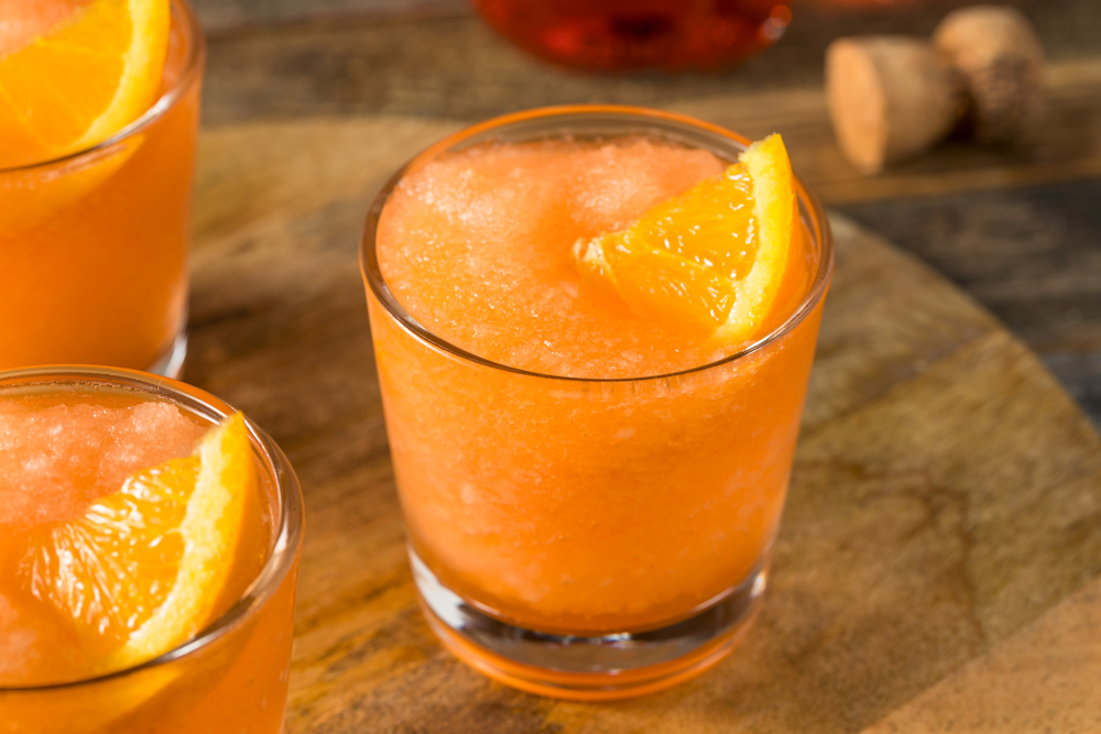 Come preparare l’Aperol Spirit ghiacciato, l’aperitivo per l’estate