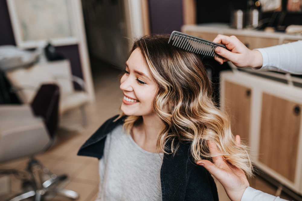 Capelli,  i colori per apparire più giovani