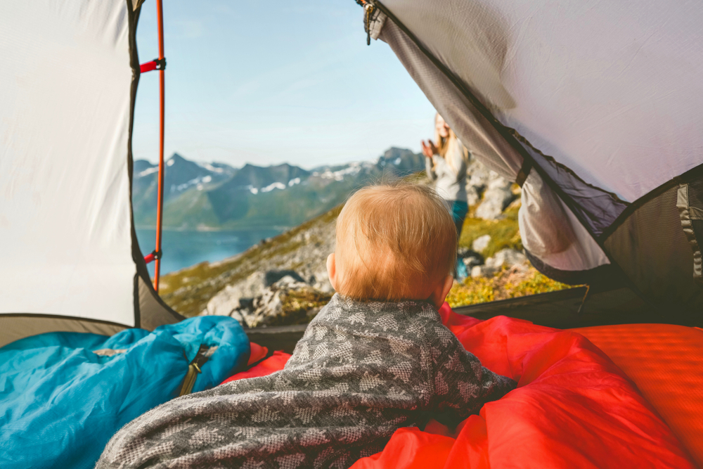 Dormire in vacanza con un neonato: gli errori da evitare