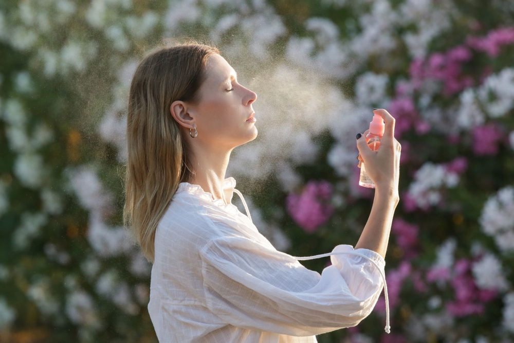 I benefici degli spray viso: perché fanno bene alla pelle?